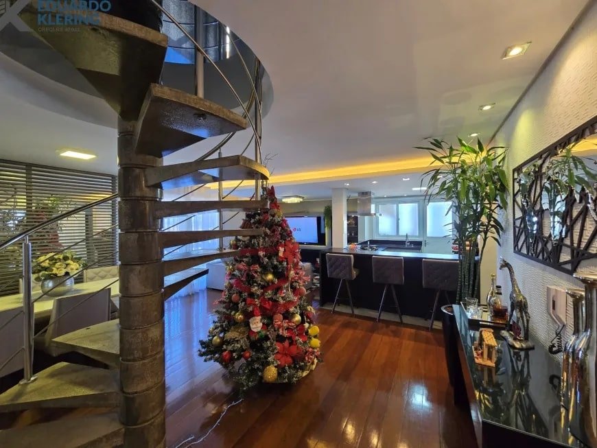 Cobertura à Venda em Esteio com 3 Quartos e 3 banheiros, 236 m²