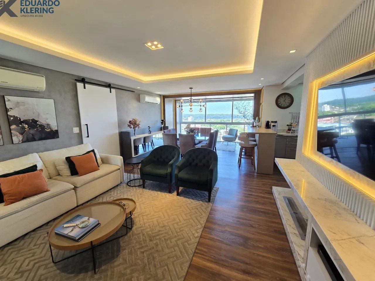 Apartamento à Venda em Esteio com 3 Quartos e 3 banheiros, 119 m²