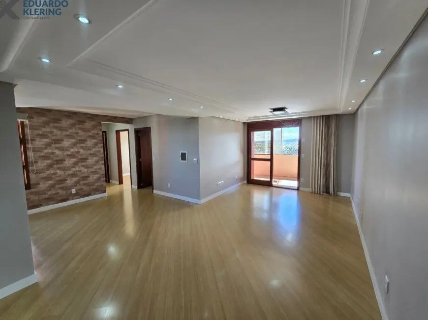 Apartamento à Venda em Esteio com 3 Quartos e 2 banheiros, 119 m²