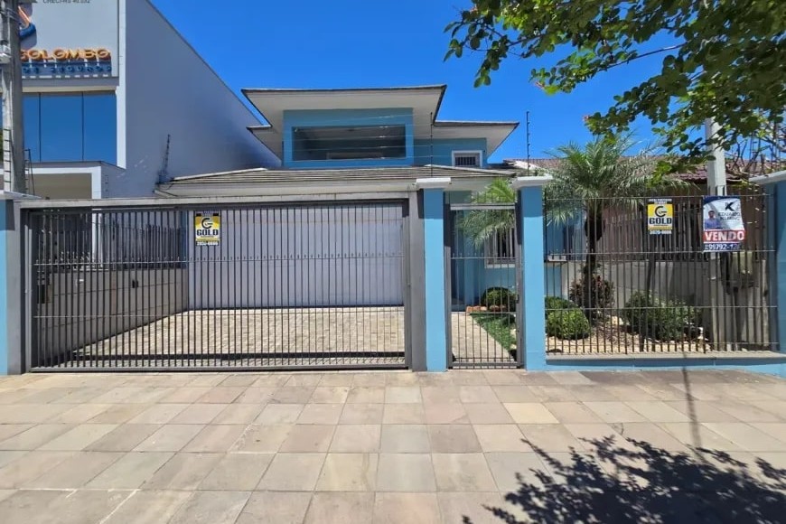 Casa Alto Padrão à Venda em Esteio com 3 Quartos e 4 banheiros à Venda, 338 m²