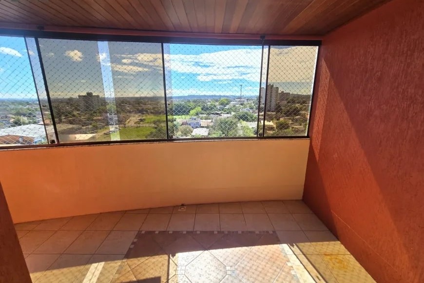 Apartamento à Venda em Esteio com 3 Quartos e 2 banheiros, 119 m²