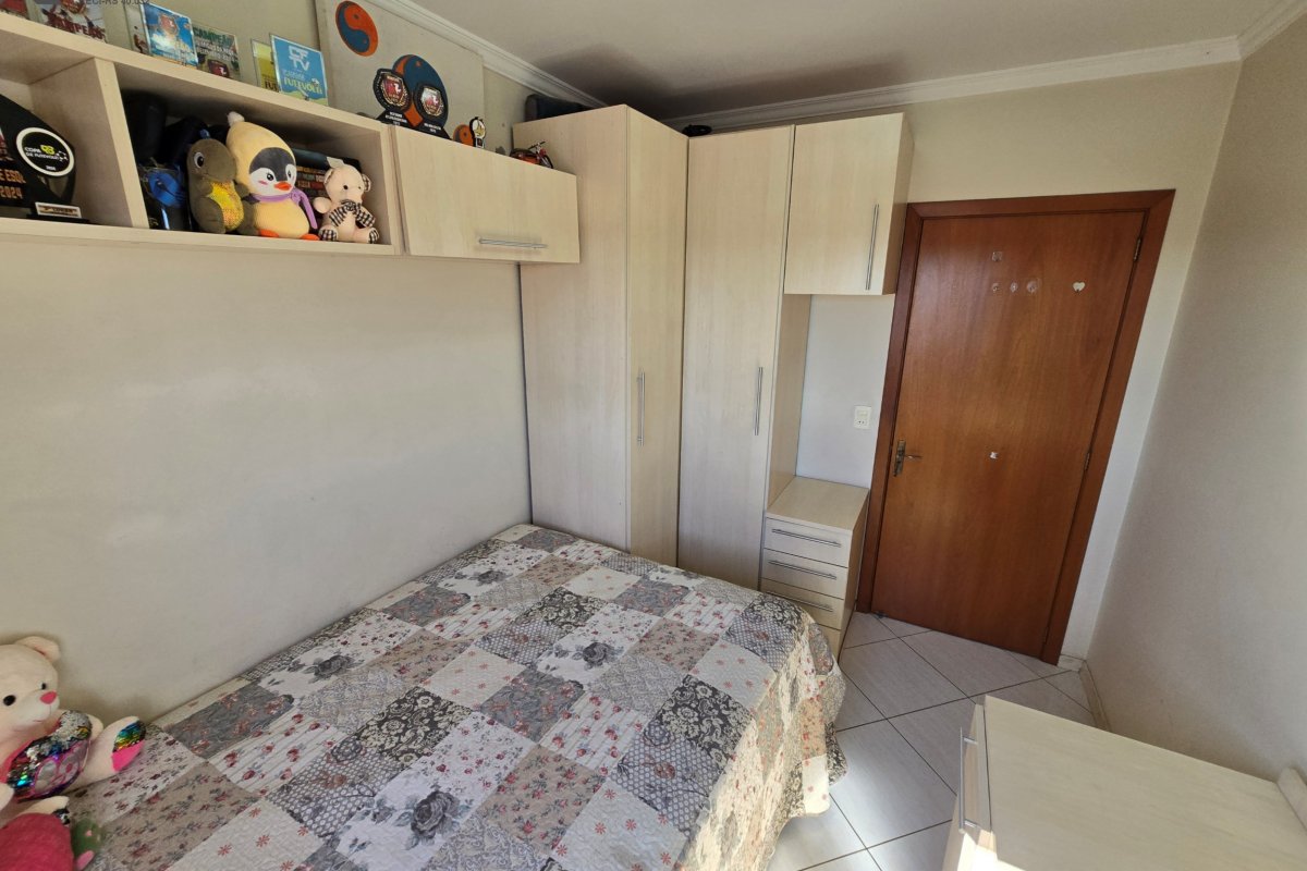 Apartamento à Venda em Esteio  2 Quartos e 1 banheiro, 80 m²