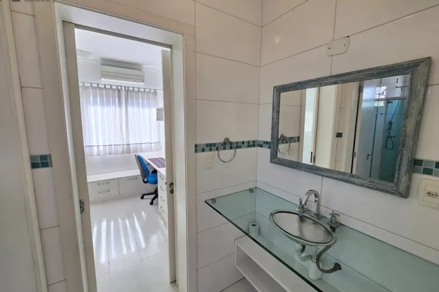 Casa Alto Padrão à Venda em Esteio com 3 Quartos e 4 banheiros à Venda, 338 m²