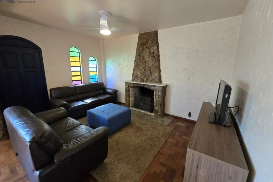 Sobrado à Venda em Sapucaia do Sul com 3 Quartos e 3 banheiros, 236 m²