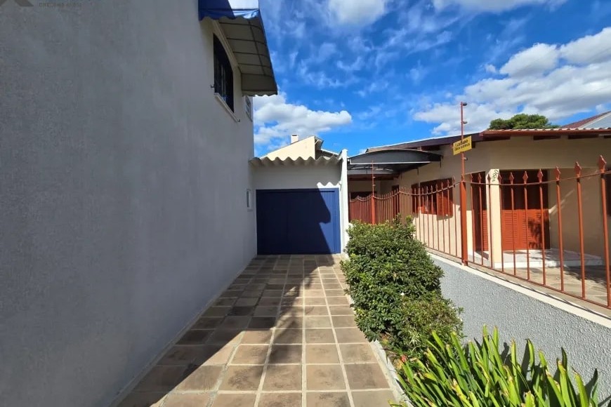 Sobrado à Venda em Sapucaia do Sul com 3 Quartos e 3 banheiros, 236 m²