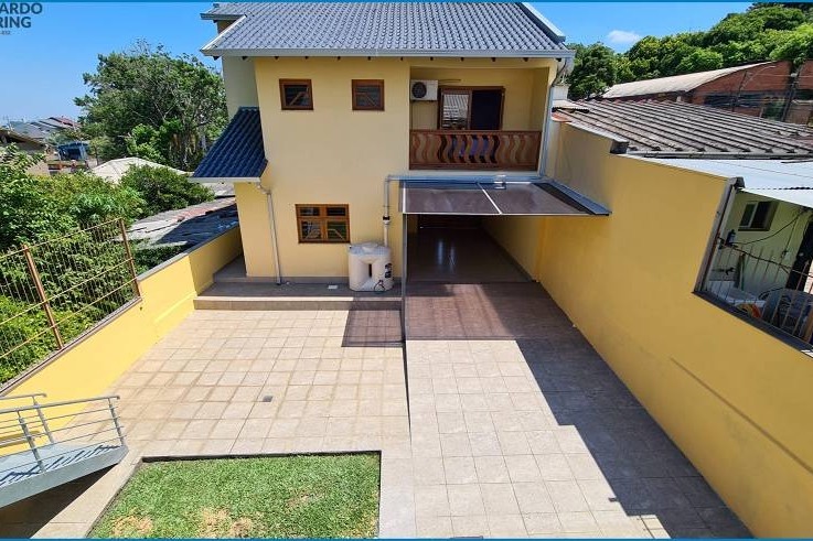 Casa à Venda em Esteio com 3 Quartos e 3 banheiros, 314 m²