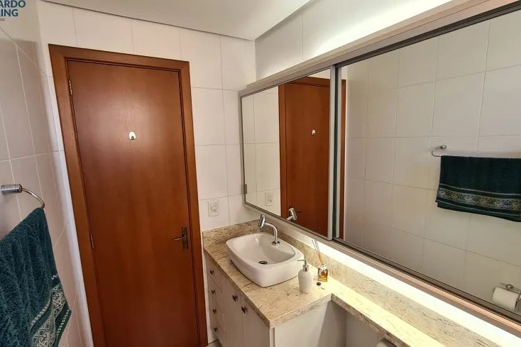 Apartamento à Venda em Esteio com 3 Quartos e 2 banheiros, 102 m²