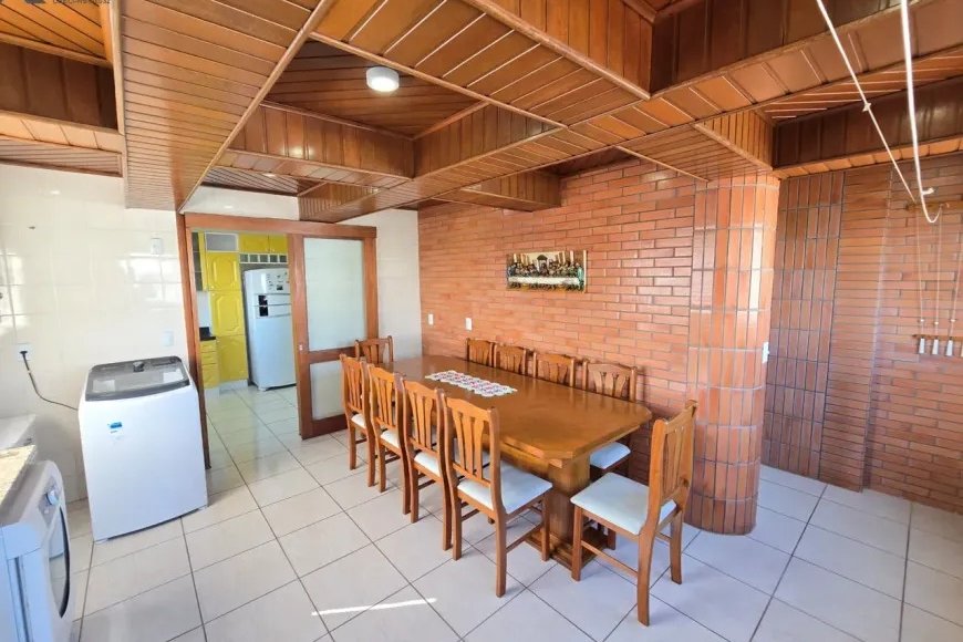 Apartamento no Centro de Esteio à Venda com 3 Quartos, 140m²