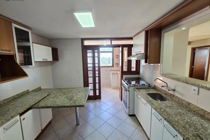 Apartamento à Venda em Esteio com 3 Quartos e 2 banheiros, 119 m²