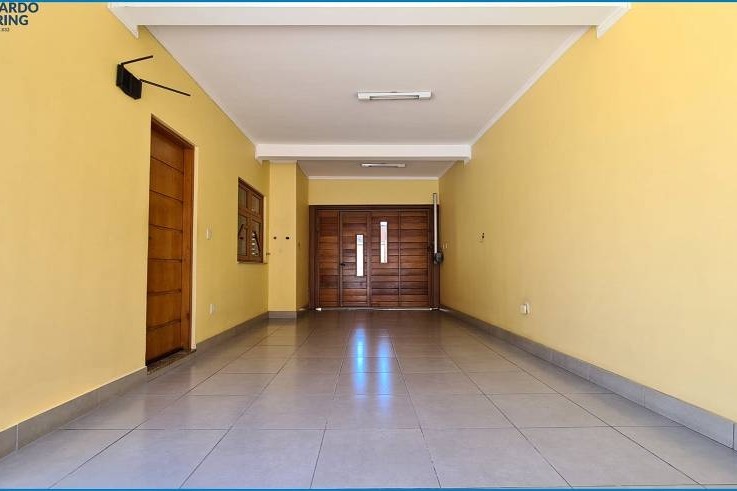 Casa à Venda em Esteio com 3 Quartos e 3 banheiros, 314 m²