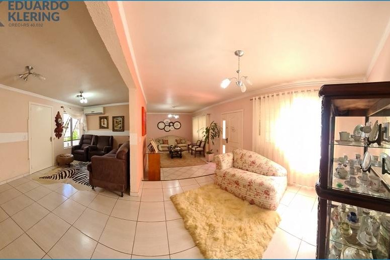 Casa à Venda em Esteio com 3 Quartos e 3 banheiros, 260 m²