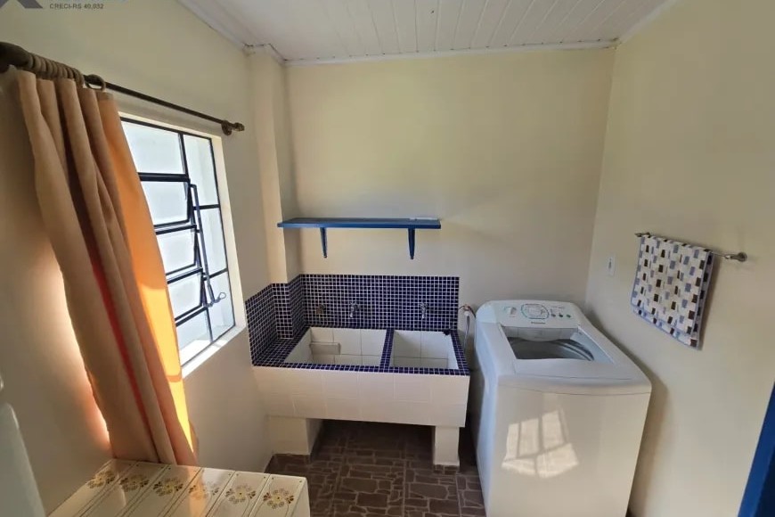 Sobrado à Venda em Sapucaia do Sul com 3 Quartos e 3 banheiros, 236 m²