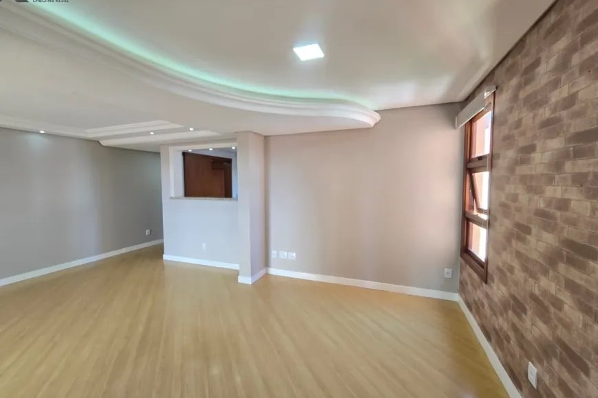 Apartamento à Venda em Esteio com 3 Quartos e 2 banheiros, 119 m²