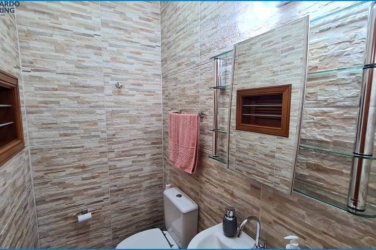 Casa à Venda em Esteio com 3 Quartos e 3 banheiros, 314 m²