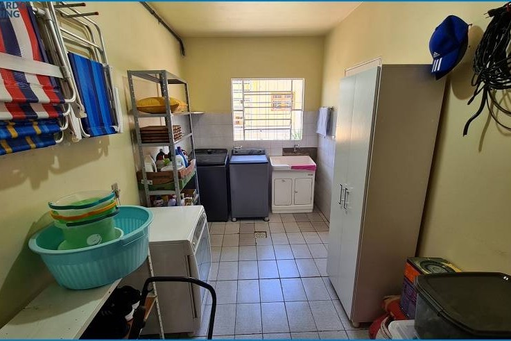 Casa à Venda em Esteio com 3 Quartos e 3 banheiros, 314 m²