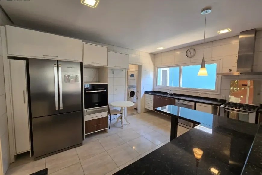 Casa Alto Padrão à Venda em Esteio com 3 Quartos e 4 banheiros à Venda, 338 m²