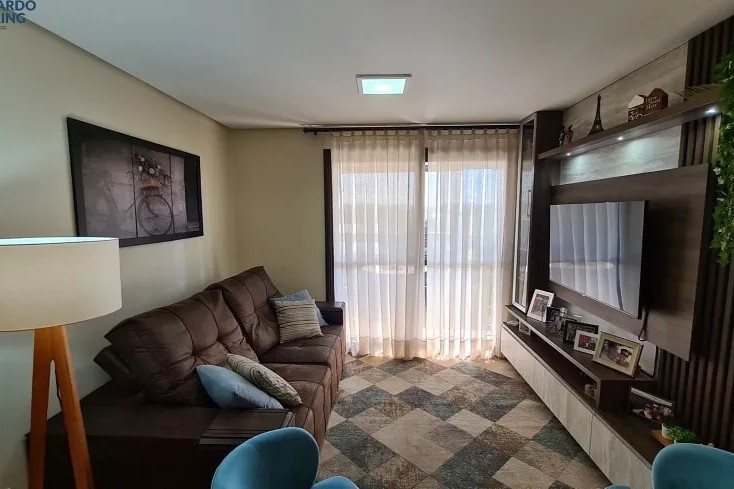 Apartamento à Venda em Esteio com 3 Quartos e 2 banheiros, 102 m²