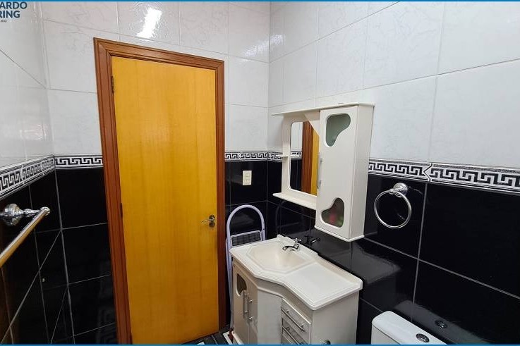 Casa à Venda em Esteio com 3 Quartos e 3 banheiros, 314 m²