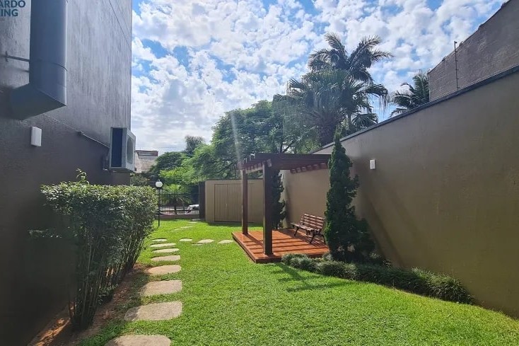 Apartamento à Venda em Esteio com 3 Quartos e 2 banheiros, 102 m²