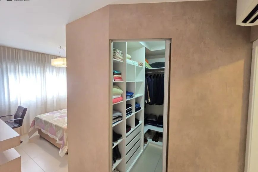 Apartamento à Venda em Esteio com 3 Quartos e 2 banheiros, 126 m²