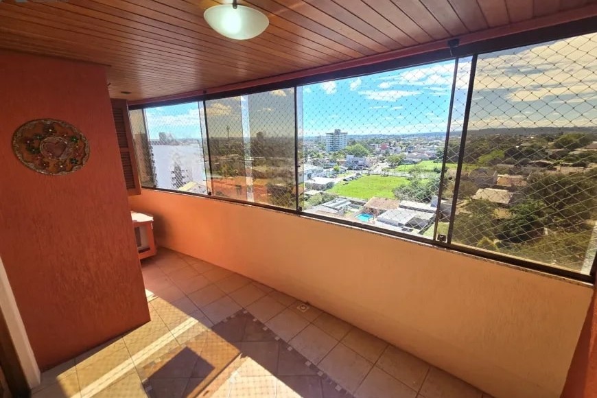 Apartamento à Venda em Esteio com 3 Quartos e 2 banheiros, 119 m²
