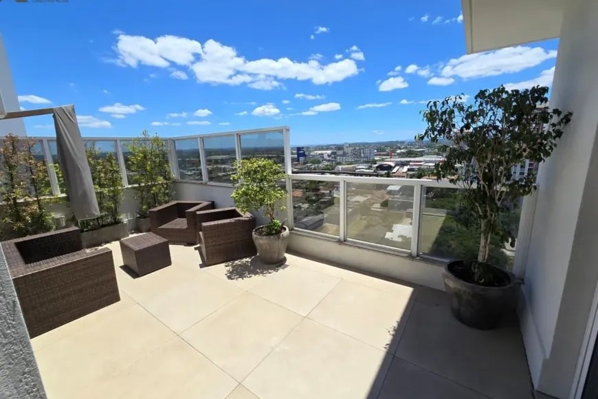 Cobertura à Venda em Esteio com 2 Quartos e 3 banheiros, 172 m²