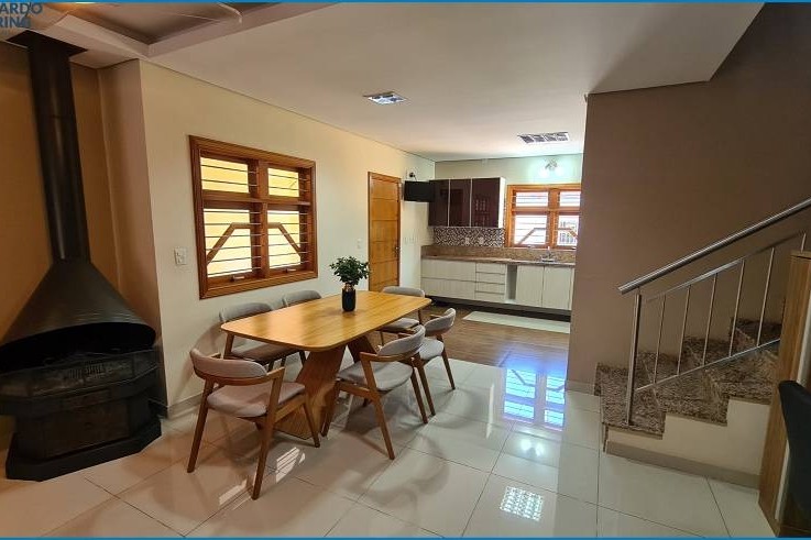 Casa à Venda em Esteio com 3 Quartos e 3 banheiros, 314 m²