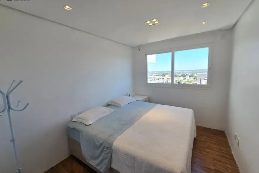 Apartamento à Venda em Esteio com 3 Quartos e 5 banheiros, 241 m²