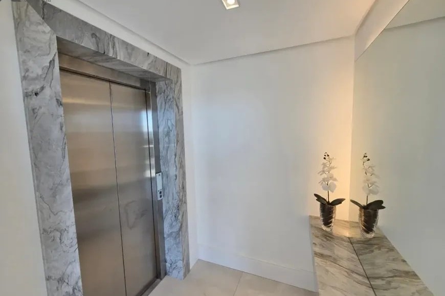 Apartamento à Venda em Esteio com 3 Quartos e 5 banheiros, 241 m²