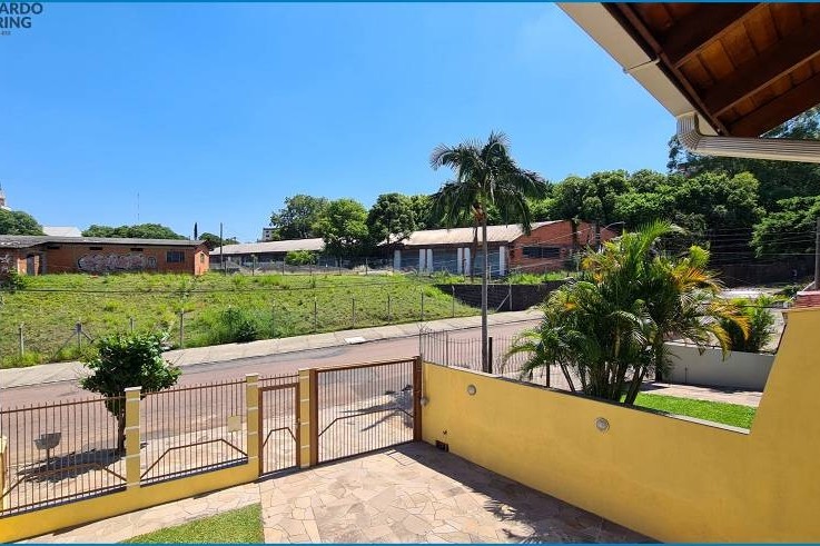 Casa à Venda em Esteio com 3 Quartos e 3 banheiros, 314 m²