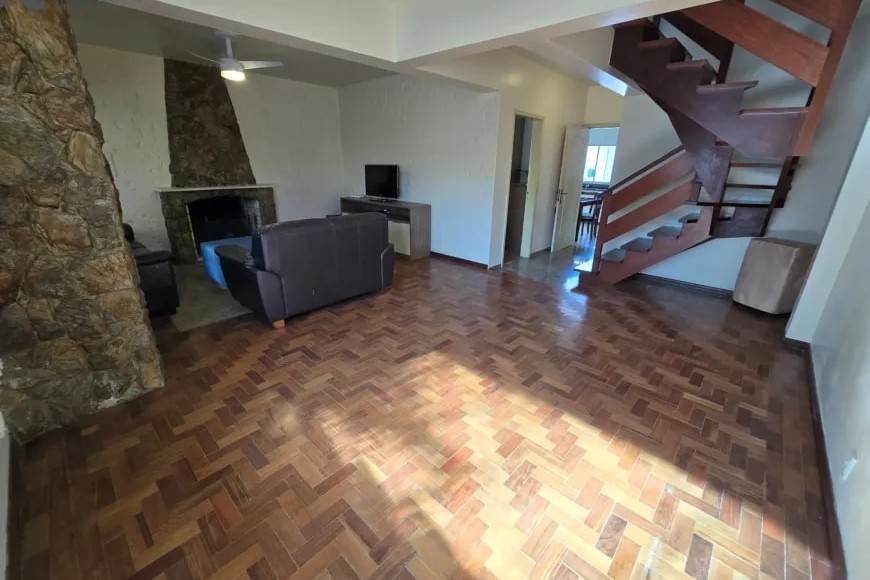 Sobrado à Venda em Sapucaia do Sul com 3 Quartos e 3 banheiros, 236 m²