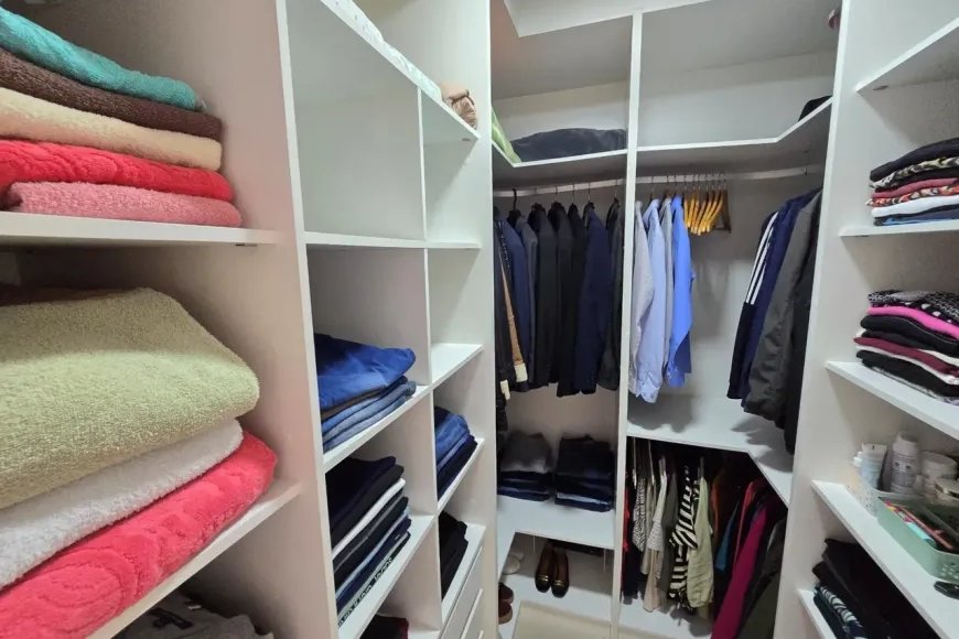 Apartamento à Venda em Esteio com 3 Quartos e 2 banheiros, 126 m²