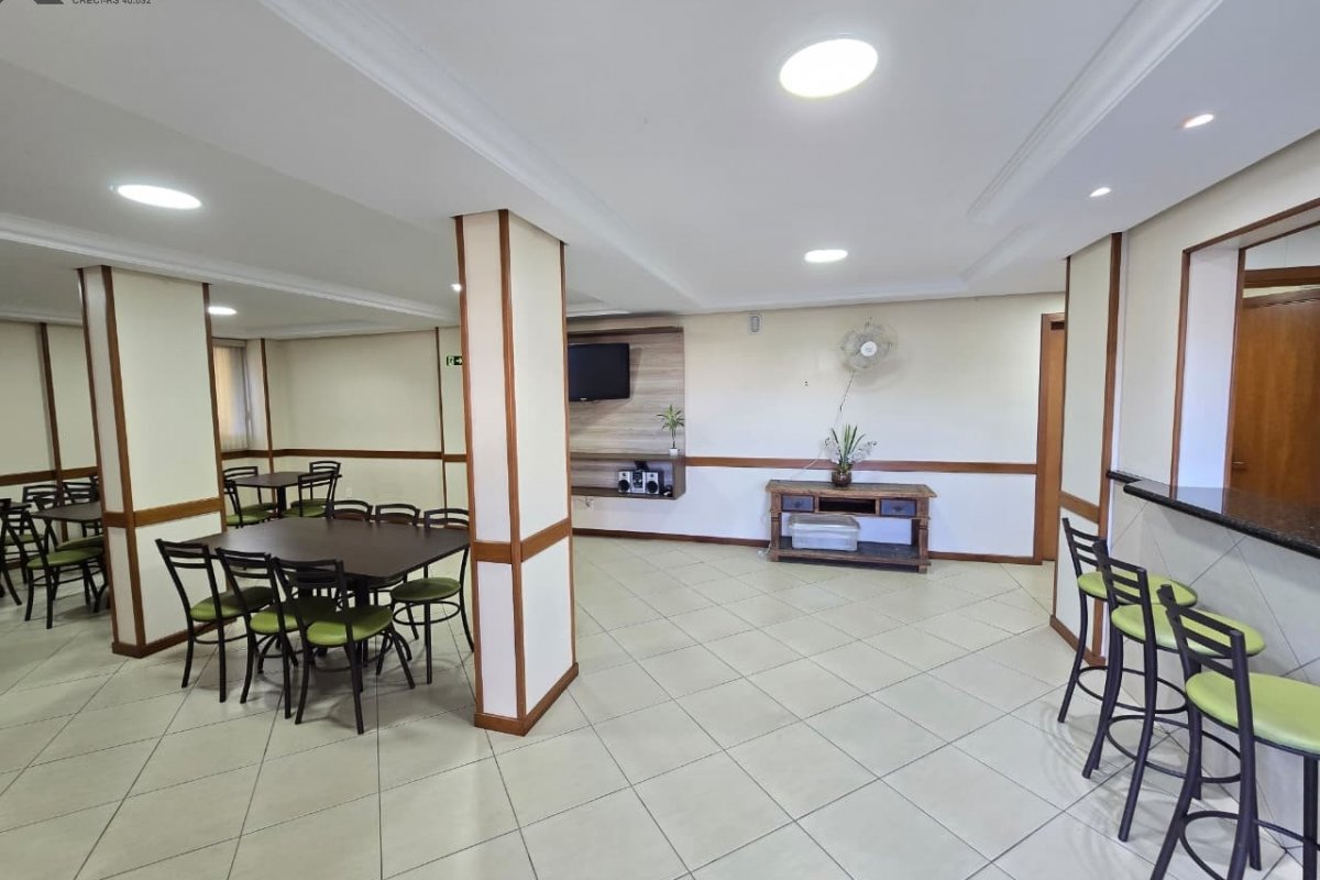 Apartamento à Venda em Esteio  2 Quartos e 1 banheiro, 80 m²