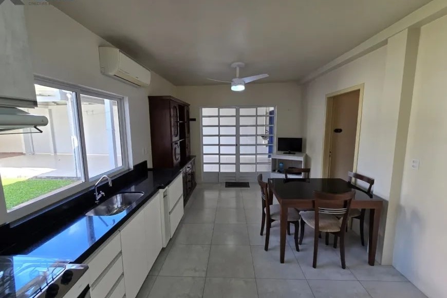 Sobrado à Venda em Sapucaia do Sul com 3 Quartos e 3 banheiros, 236 m²