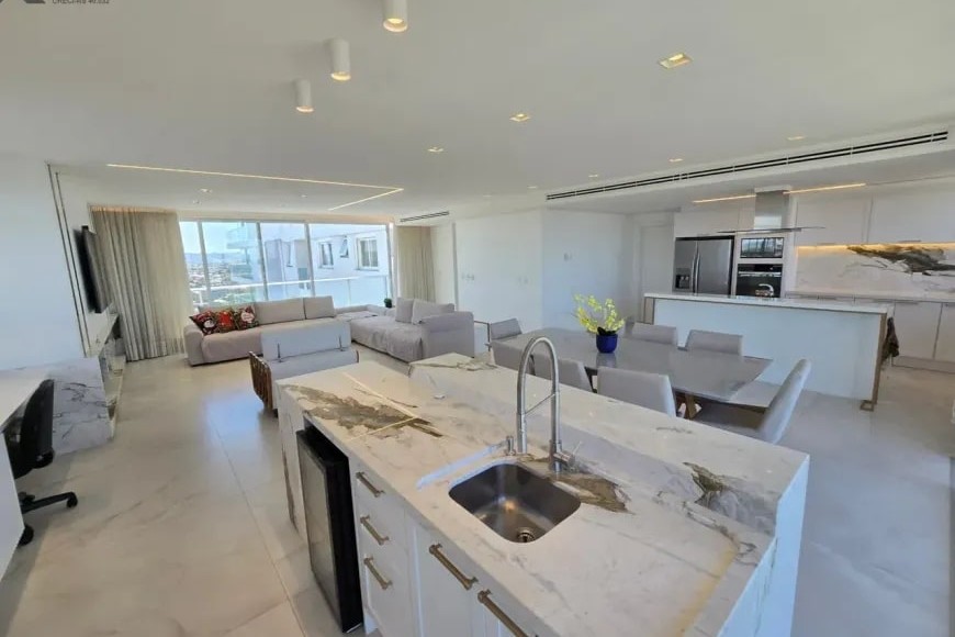 Apartamento à Venda em Esteio com 3 Quartos e 5 banheiros, 241 m²