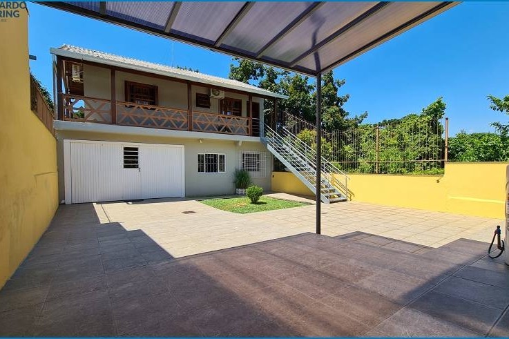 Casa à Venda em Esteio com 3 Quartos e 3 banheiros, 314 m²