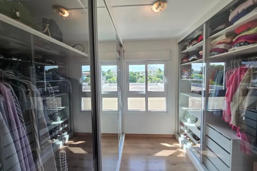 Apartamento à Venda em Esteio com 2 Quartos e 3 banheiros, 120 m²