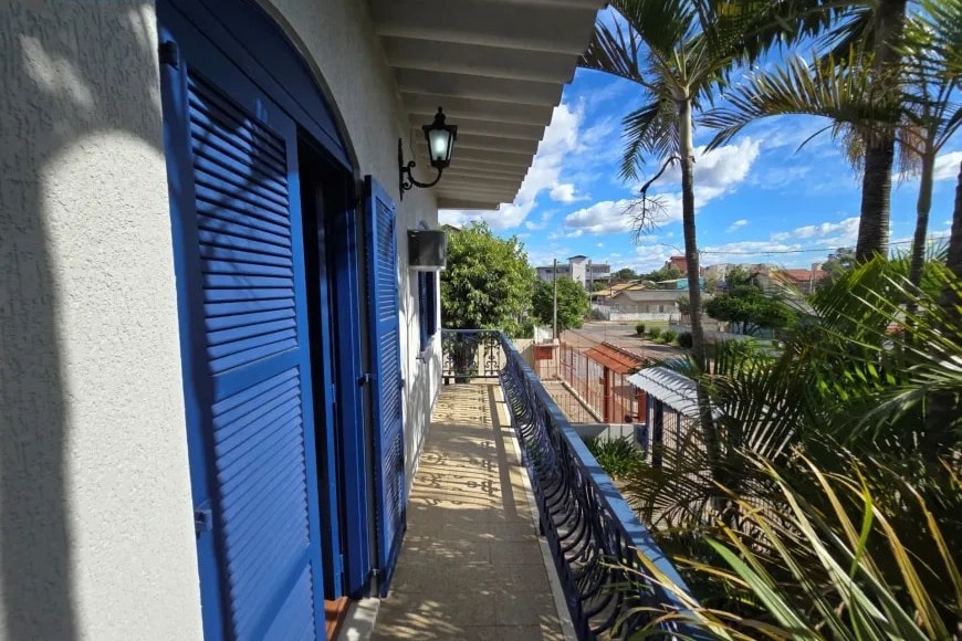 Sobrado à Venda em Sapucaia do Sul com 3 Quartos e 3 banheiros, 236 m²