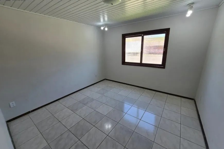 Casa à Venda em Esteio com 2 Quartos e 1 banheiro, 70 m²