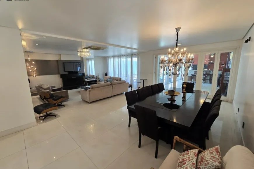 Casa Alto Padrão à Venda em Esteio com 3 Quartos e 4 banheiros à Venda, 338 m²