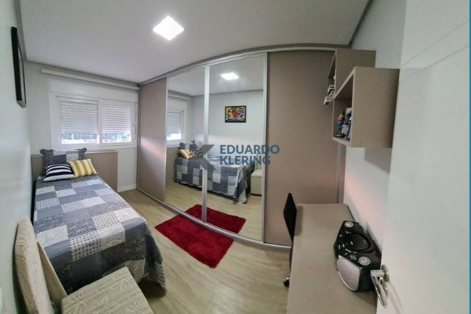 Apartamento à Venda em Esteio com 2 Quartos e 2 banheiros, 82 m²