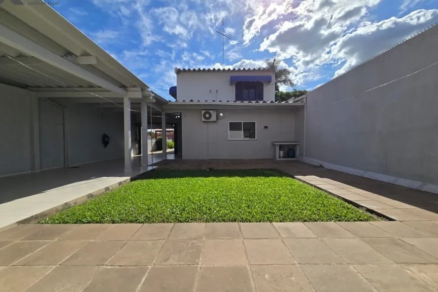 Sobrado à Venda em Sapucaia do Sul com 3 Quartos e 3 banheiros, 236 m²