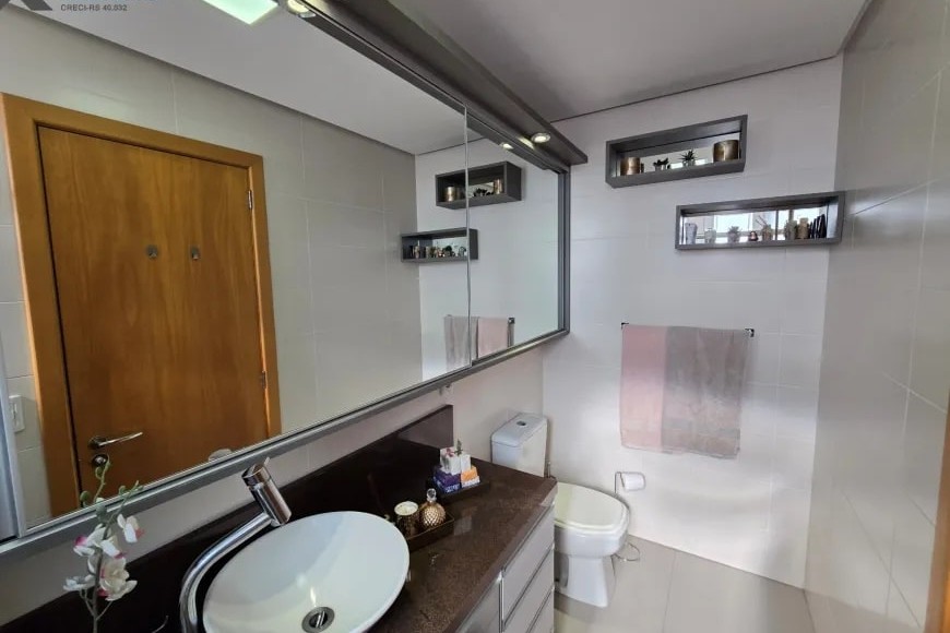 Apartamento à Venda em Esteio com 2 Quartos e 2 banheiros, 92 m²