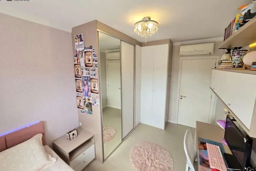 Apartamento à Venda em Esteio com 3 Quartos e 2 banheiros, 126 m²