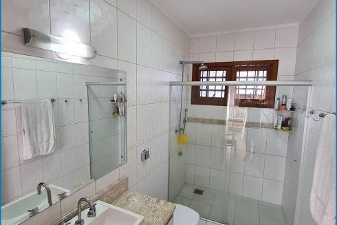 Sobrado à Venda em Esteio com 3 Quartos e 3 banheiros, 369 m²