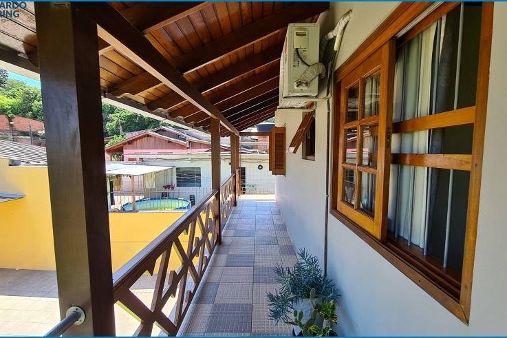 Casa à Venda em Esteio com 3 Quartos e 3 banheiros, 314 m²