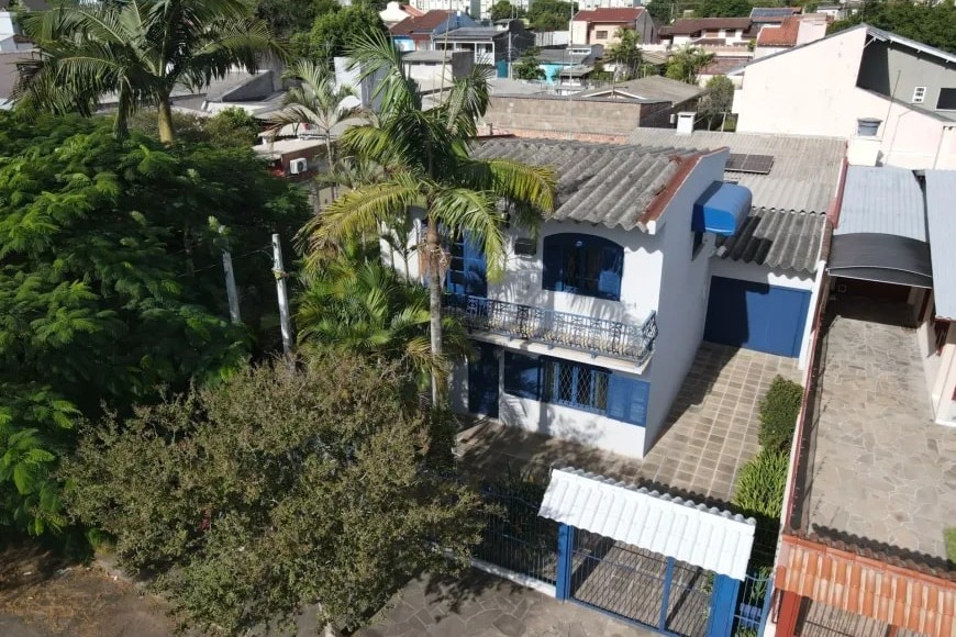 Sobrado à Venda em Sapucaia do Sul com 3 Quartos e 3 banheiros, 236 m²