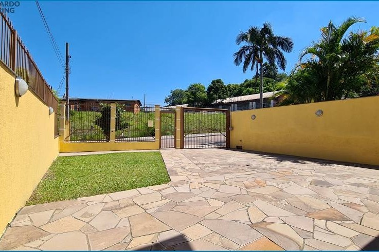 Casa à Venda em Esteio com 3 Quartos e 3 banheiros, 314 m²