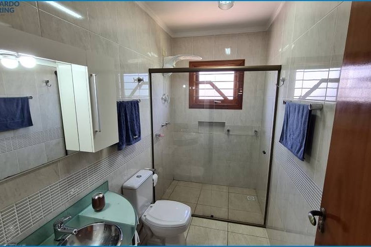 Casa à Venda em Esteio com 3 Quartos e 3 banheiros, 314 m²