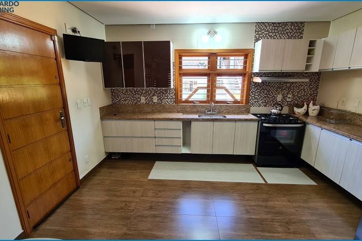 Casa à Venda em Esteio com 3 Quartos e 3 banheiros, 314 m²